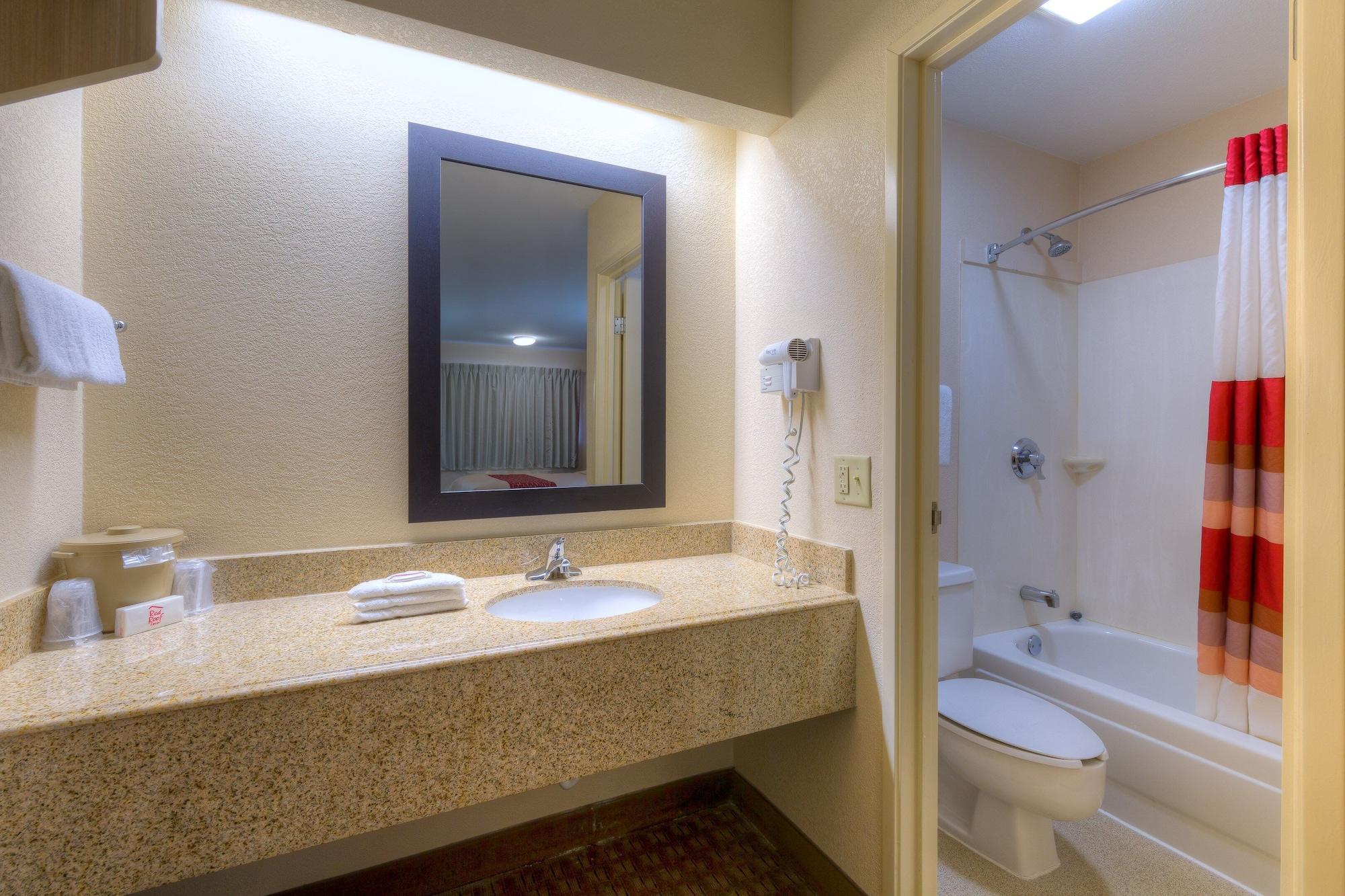 Red Roof Inn Memphis East Экстерьер фото