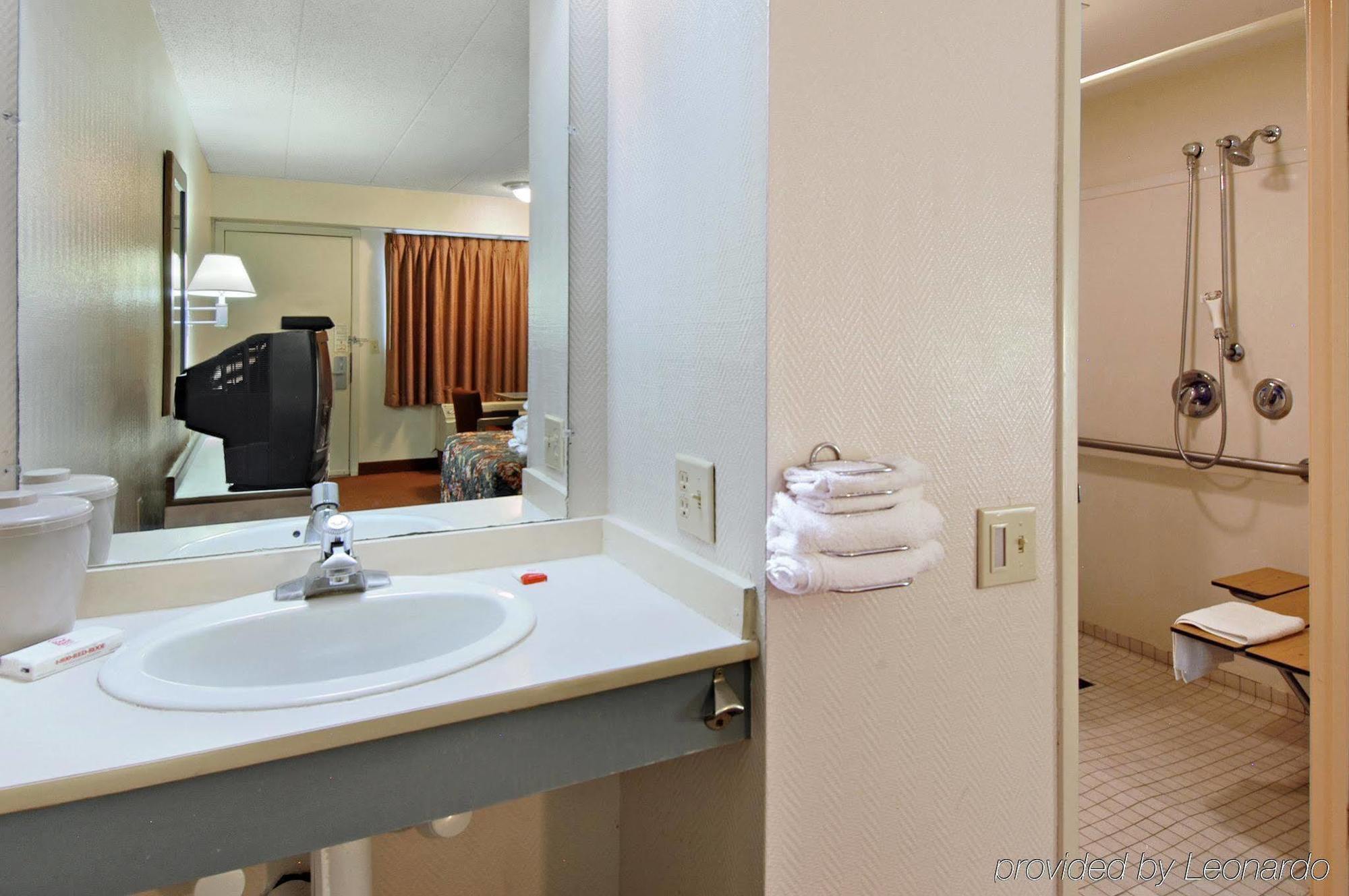 Red Roof Inn Memphis East Номер фото