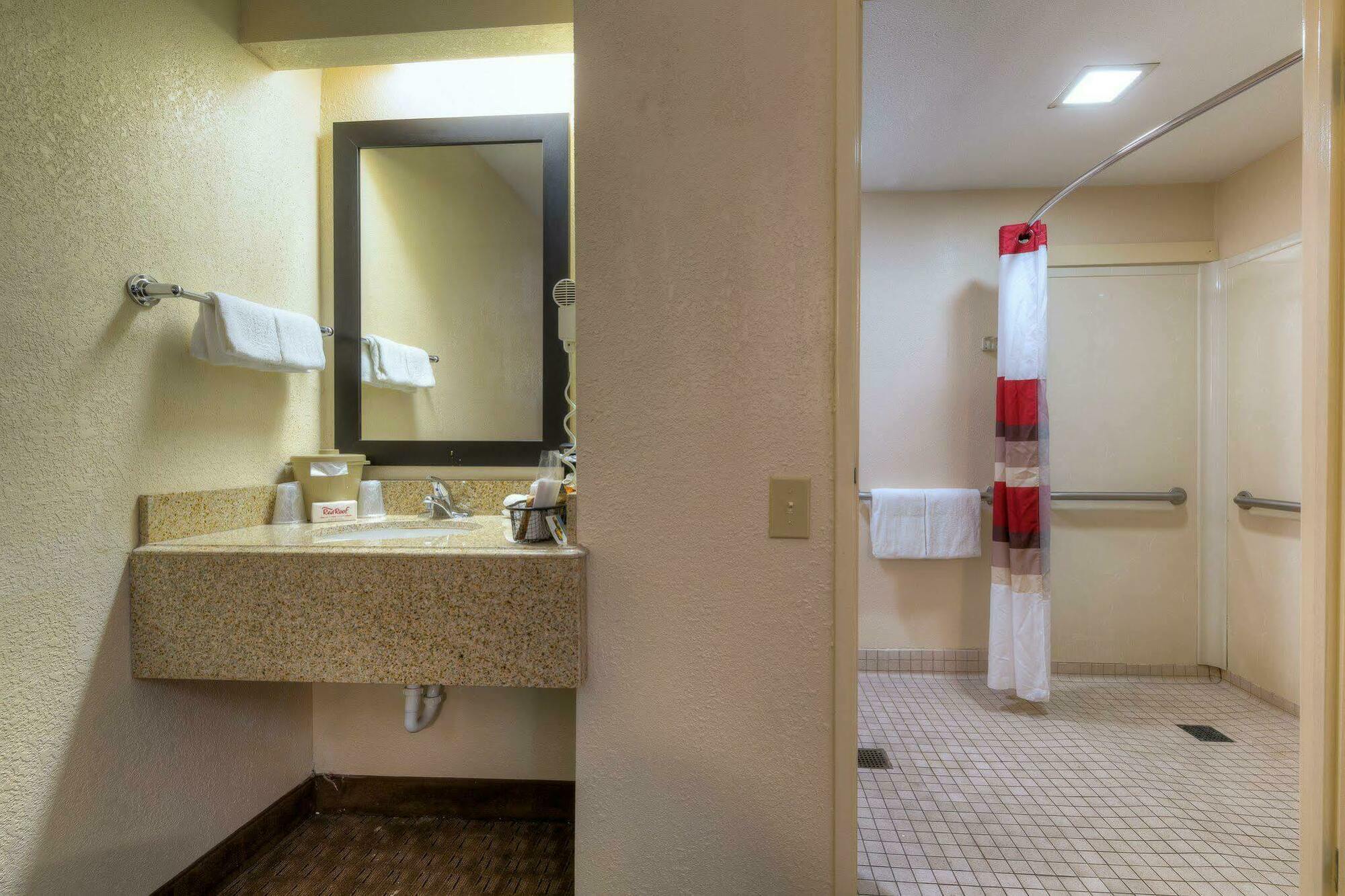 Red Roof Inn Memphis East Экстерьер фото